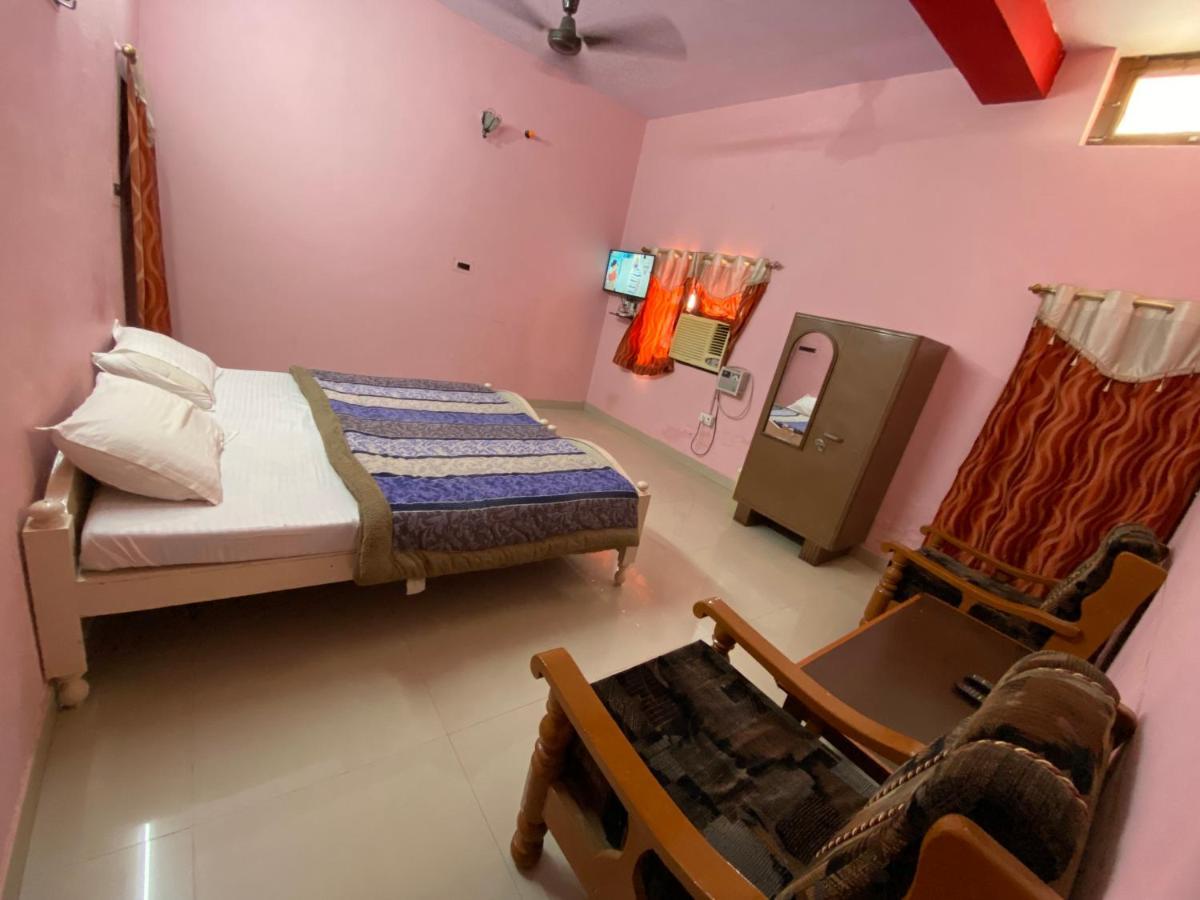 Hotel Shri Mahant Orchha 5 Mint Walking From Ram Raja Temple المظهر الخارجي الصورة