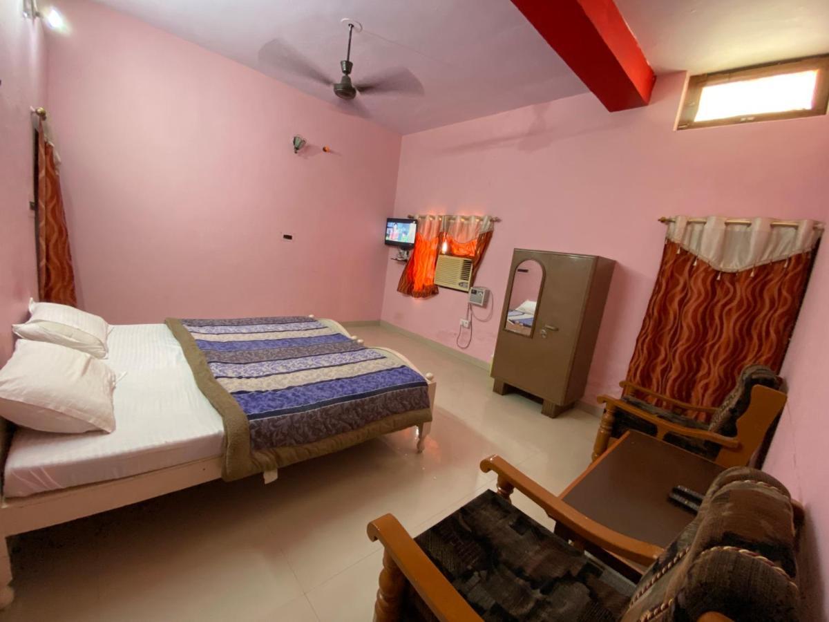 Hotel Shri Mahant Orchha 5 Mint Walking From Ram Raja Temple المظهر الخارجي الصورة