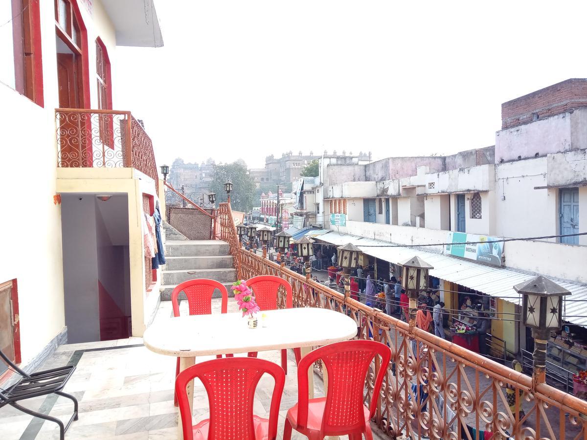 Hotel Shri Mahant Orchha 5 Mint Walking From Ram Raja Temple المظهر الخارجي الصورة