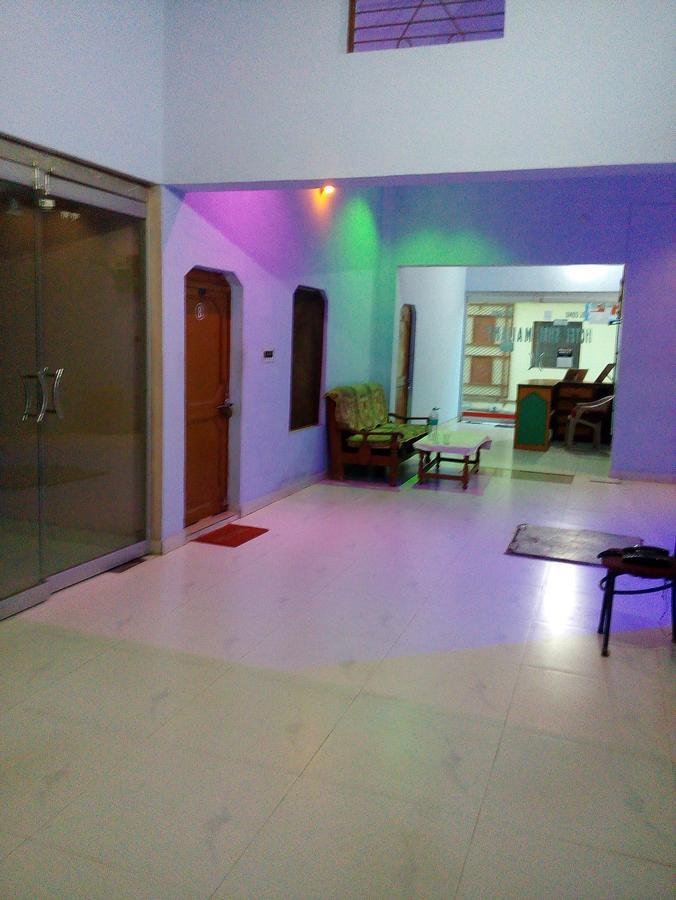 Hotel Shri Mahant Orchha 5 Mint Walking From Ram Raja Temple المظهر الخارجي الصورة