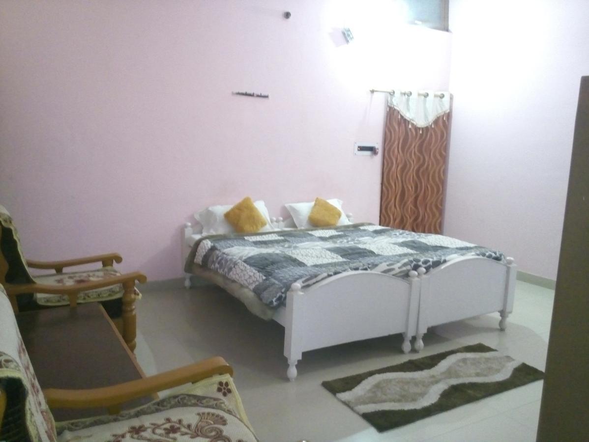 Hotel Shri Mahant Orchha 5 Mint Walking From Ram Raja Temple المظهر الخارجي الصورة