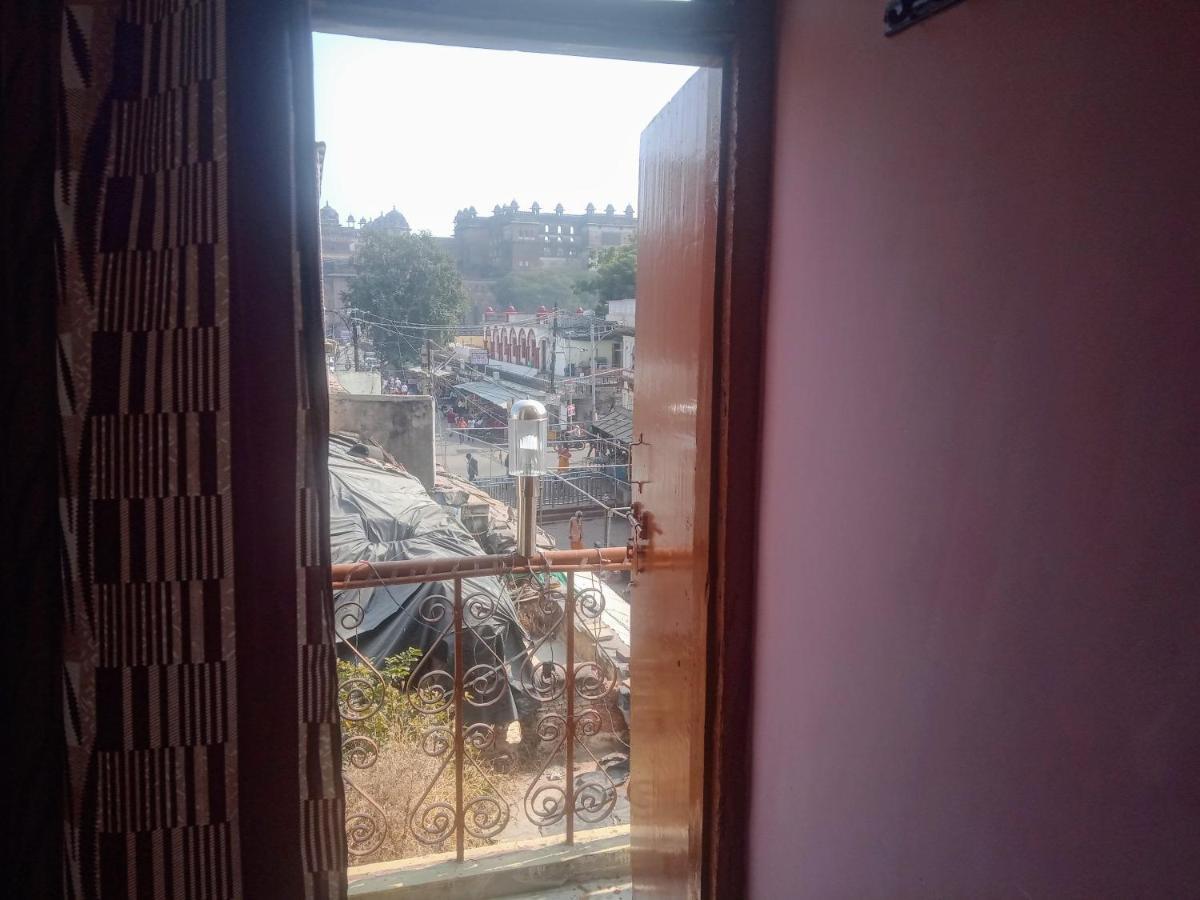 Hotel Shri Mahant Orchha 5 Mint Walking From Ram Raja Temple المظهر الخارجي الصورة